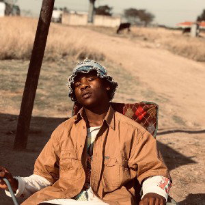 Eynamiss- Dying to LIVE  ft Mic Maverick 