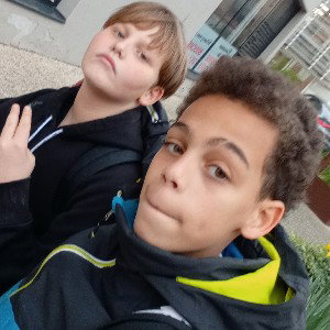 archeme 2×das la cités ca vent ça sors des couteaux ou une AK-47 que des bagarre de clan ce soir je la  casse le dos un 