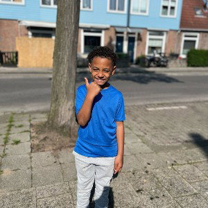 ik ken die dagen had ik niks en die dagen  hadden  we geen brood  dus Ik moet gaan werken  of moest  ik  gaan rappen je 