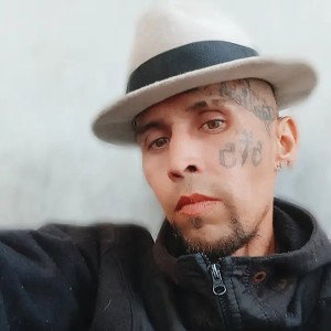 Aquí te armé una rola de rap con ese estilo callejero, hablando de todo o nada, de hacer dinero y moviendo negocios. 🚬?