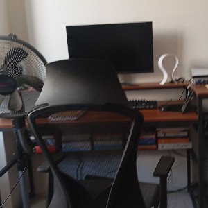 مااین‌جا‌زهمت‌میکشیم