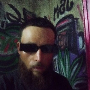vengo fumando motita buena de la verde santa