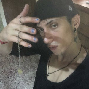 Escuchen el último rajado si no son maricones o travestís 