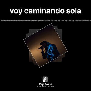 voy caminando sola
