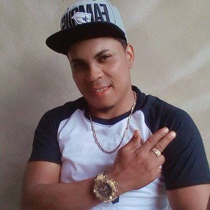 felo Omar R  oficial  nomeable de calle 