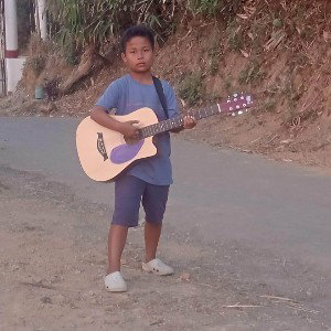 Ting---------Ting----------Ting---------ha-------haaa........Nung kroi kha ang pho kroi nini maya yo......jora la pai th