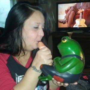 Magic Frog Bong 