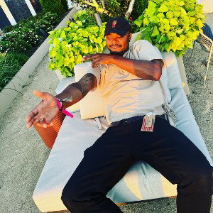 ForeverJonez X T2Far- Pick Up The Phone
