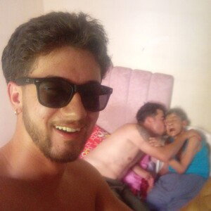 Dele que dele.