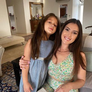 A mommy and Daughter Moment🦋🌸💮