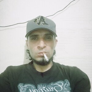 por encima de lo echo echo saco pecho tan duro trecho desahogando todo lo que me conprime los sentimientos dejando fluir