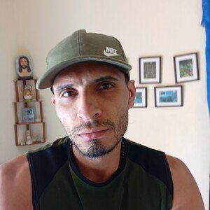 por encima de lo echo echo saco pecho tan duro trecho desahogando todo lo que me conprime los sentimientos dejando fluir
