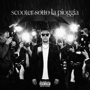scooter sotto la pioggia