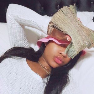 Women like money
