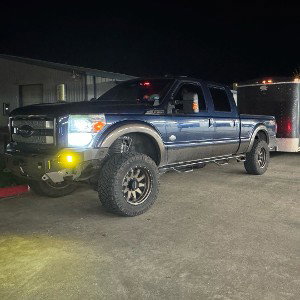 Big blue truck on 35’s
