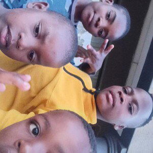 yeah my name is junior I love to rap guys full of us and subscribe I love you guys look at us look at us guys this is ou