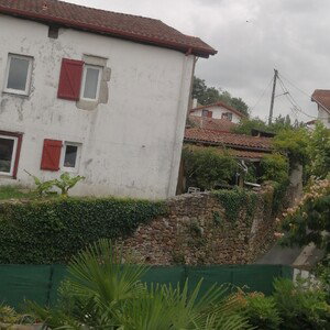 tout en haut