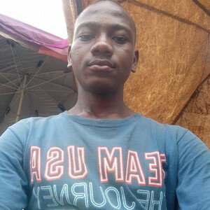 king Gold wassup tell me story make i I no your story girl how far, come close to me my problem is to much.. 