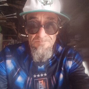 una linda rima sin pensar en rimar  solo fluye sin pensar  este inadaptado de Uruguay  