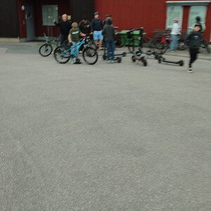 alla grabbar hat tabar