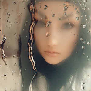 в глазах титры