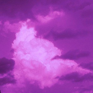 Nuages violets