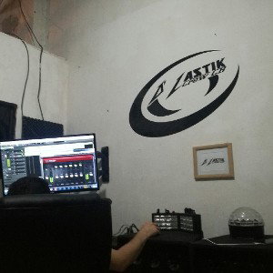 12 Hunter   He Esperado D' Lastik Studio By D' Lastik Crew CR 2018