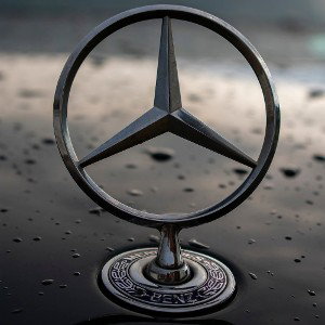 Benz fährt mit benzin