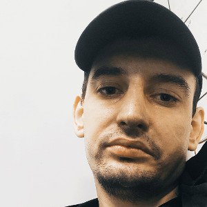 Опять стою у твоих окон