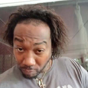 dat bitch b playn hoe