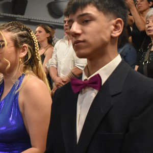 cuatro minutos - YO ME VISTO ELEGANTE 