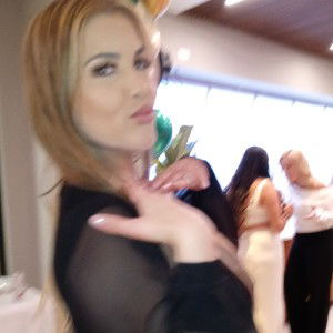 Shake yo Tail Feather