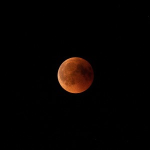 Sin piedad, Sin Luna - Messie
