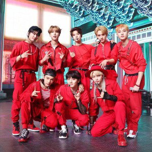 STRAY KIDS- CHRISTMAS EVEL 