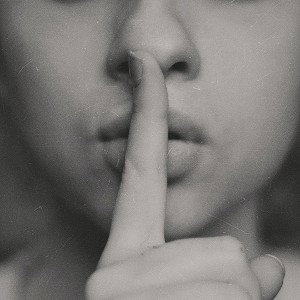 Emmie ft Taitim - (Hush)