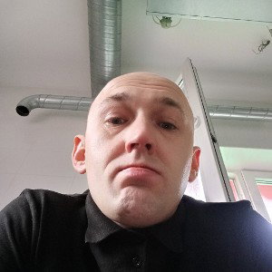 JEST TU JAKIS