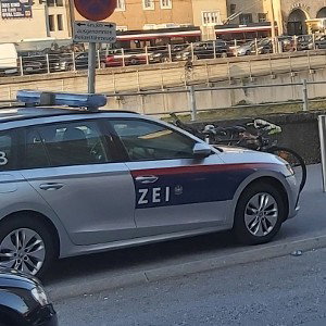 kačket dole (Hut ab)