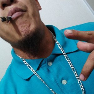 fumando la verde bien alien 👽🛸🚀