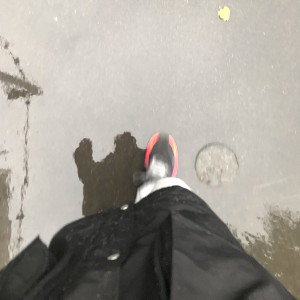 лужи под дождём 