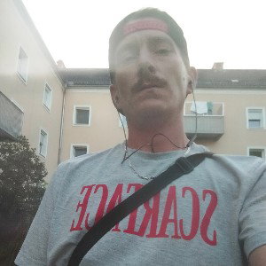 87 wird dich jagen 
du witzfigur hast nichts mehr 
zu sagen 

mit der waffe im Hosenbund
Schieß ich dir in die Fresse oh