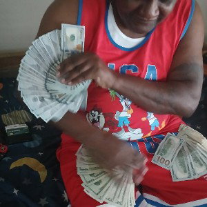 I put that everything that I fuckin "LOVE" I be About that muthafuckin",CASH" FLOW......