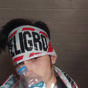 MUEVE ESOS CACHETES