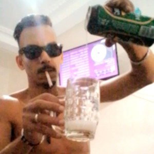 كبرت وسط الدخان ديال ليالي ما كتسالي،  