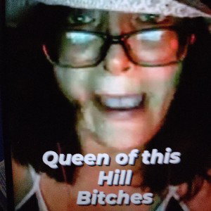 Queen of this hill (Bitches)