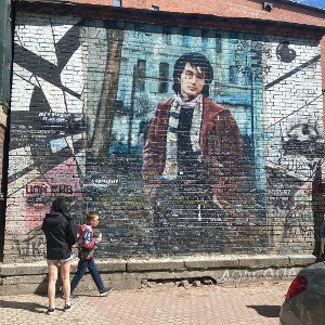 Спаси меня, когда ночь поглощает свет,