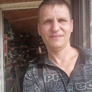 Говорят, одежду шьет, занимается стряпнёй какой-то