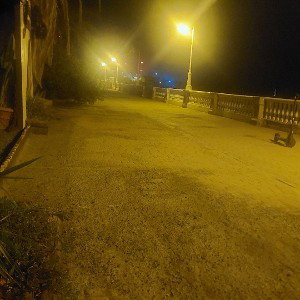 siempre caminando es imposible no ir  improvisando,  aunque algunos le joda yo sigo gozando 