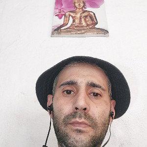 no empiezo a rimar empiezo a remar en este mar de lágrimas nada más que sino te vas ahogar, y me gustaría llegar a tierr