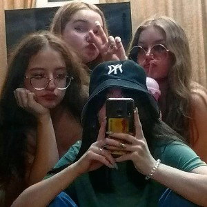 любимая песня твоей мамы. 