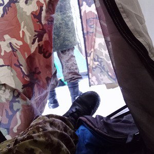 трудно